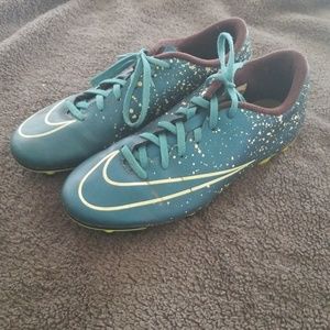 Soccer cleats